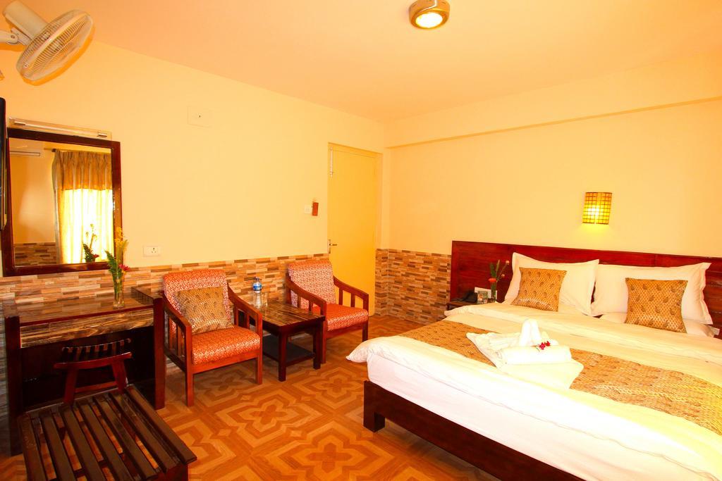 Hotel Splendid View Pokhara Exteriör bild