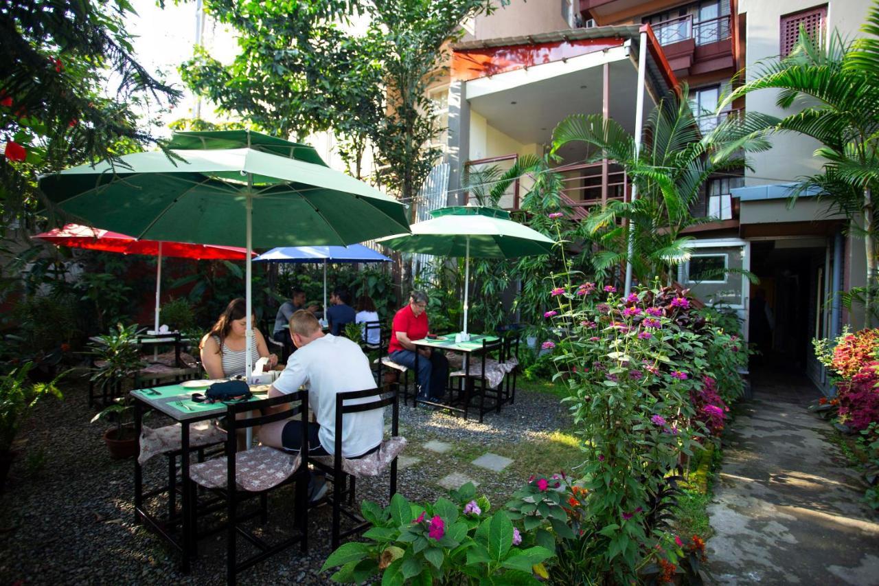 Hotel Splendid View Pokhara Exteriör bild